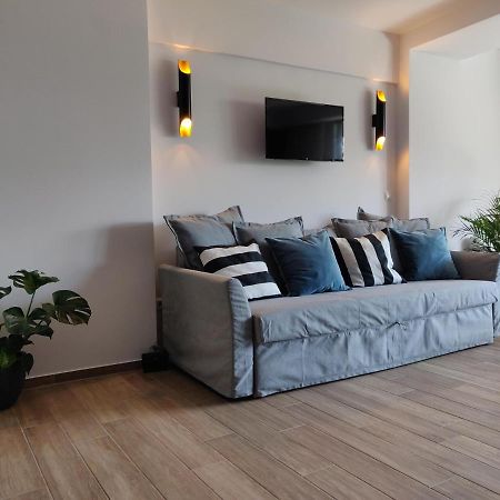 Sunny New Lovely Apartment 60 Meters From The Metro Atina Dış mekan fotoğraf