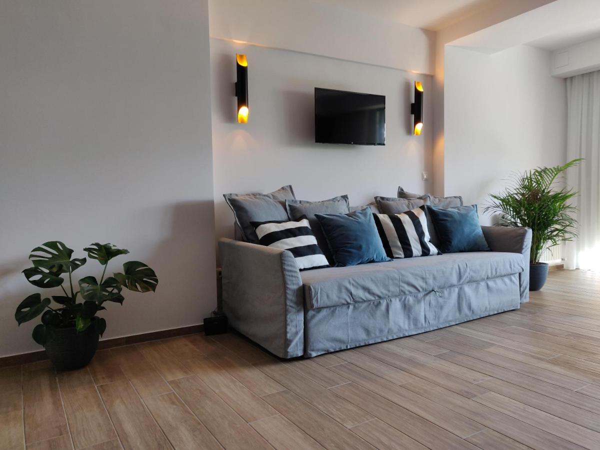 Sunny New Lovely Apartment 60 Meters From The Metro Atina Dış mekan fotoğraf